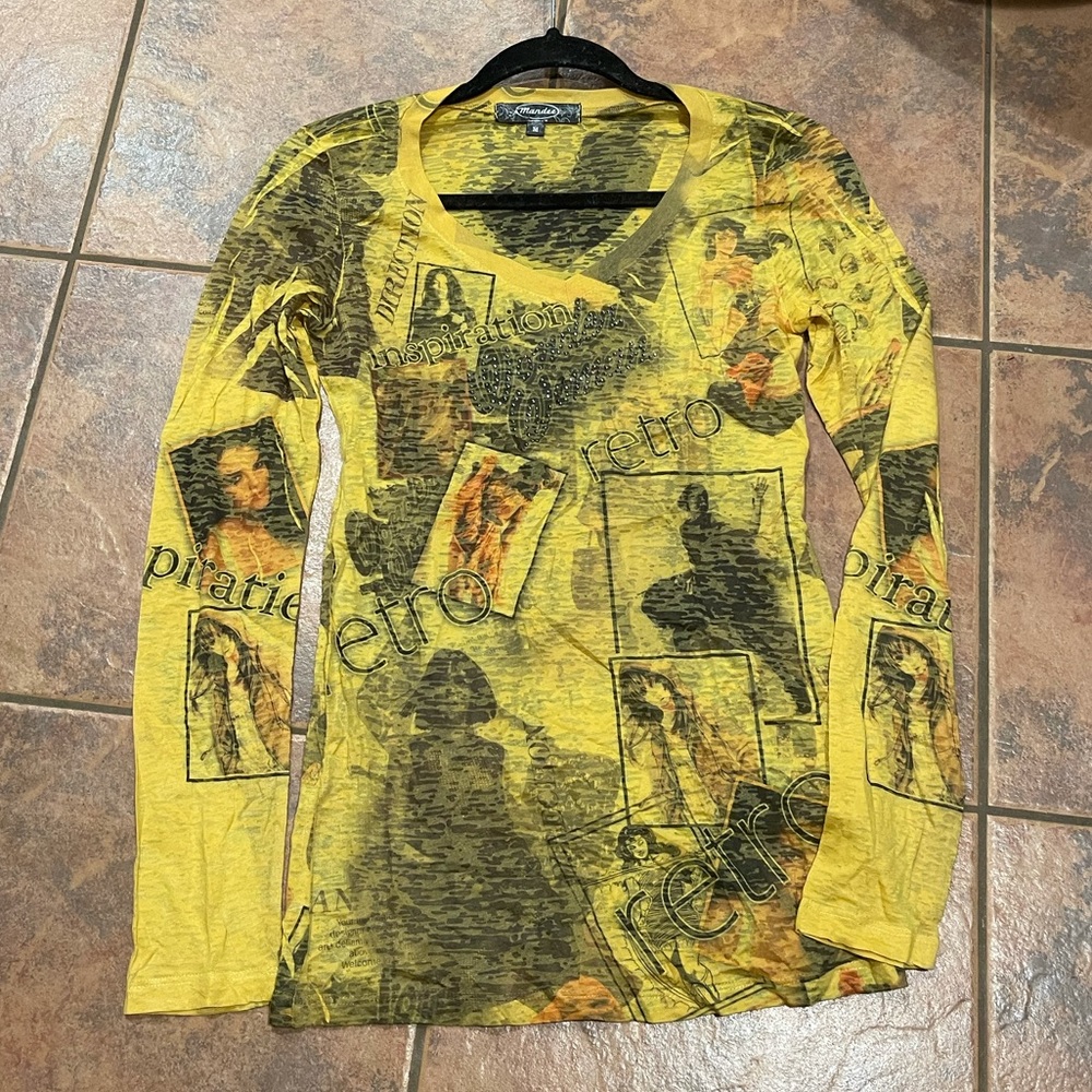 6/$30 🛍  Retro Long Sleeve T-shirt